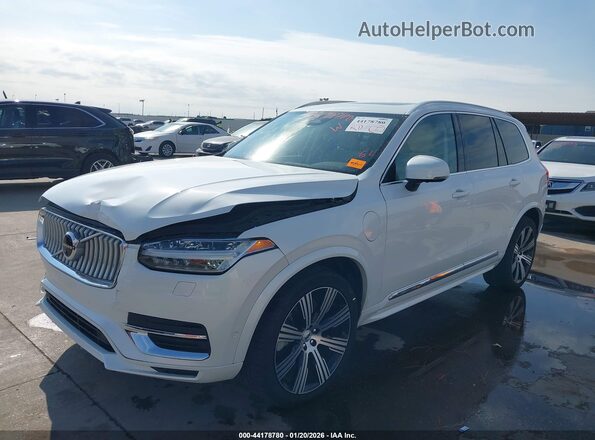 YV4H60LE8R1212139 2024 VOLVO XC90 RECHARGE PLUG-IN HYBRID White Vista tres cuartos delantera izquierda