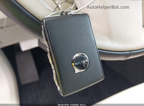 YV4H60LE8R1212139 2024 VOLVO XC90 RECHARGE PLUG-IN HYBRID White Vista del salpicadero