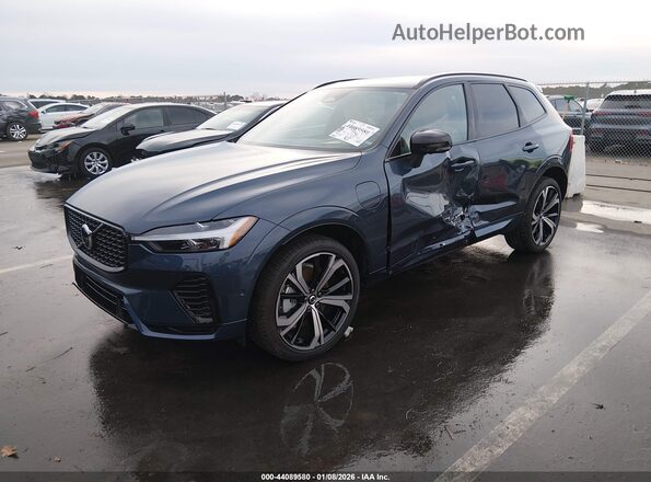 YV4H60RM3S1033673 2025 VOLVO XC60 PLUG-IN HYBRID Dark Blue Առջևի ձախ երեք քառորդ տեսարան
