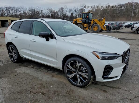 YV4H60RM7S1048810 2025 VOLVO XC60 Белый Передняя правая четверть