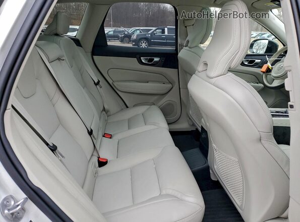 YV4H60RM7S1048810 2025 VOLVO XC60 Белый Вид задней части салона