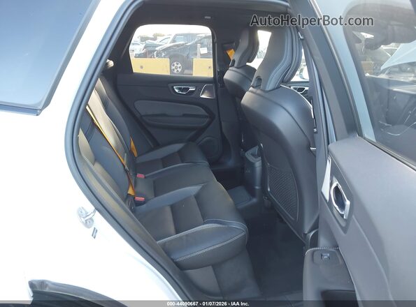 YV4H60RP2S1055108 2025 VOLVO XC60 PLUG-IN HYBRID White Widok naklejki z numerem VIN