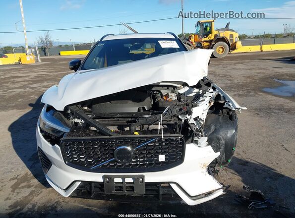 YV4H60RP2S1055108 2025 VOLVO XC60 PLUG-IN HYBRID White Widok zestawu wskaźników
