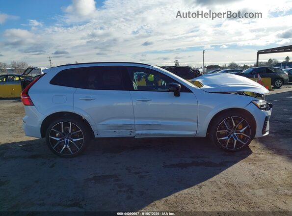 YV4H60RP2S1055108 2025 VOLVO XC60 PLUG-IN HYBRID White Widok wnętrza z tyłu