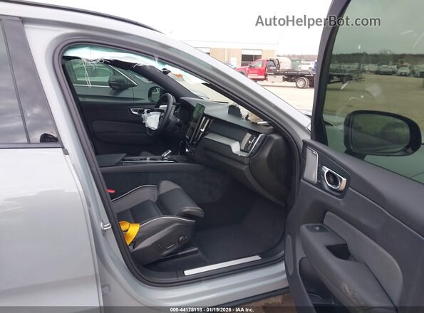 YV4H60RP4T1336201 2026 VOLVO XC60 PLUG-IN HYBRID Gray Vista interior delantera