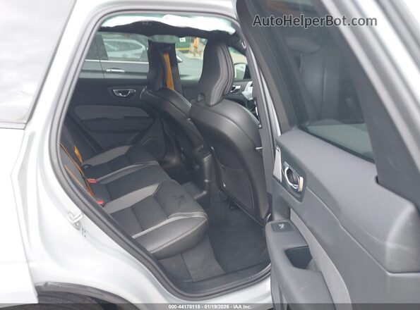 YV4H60RP4T1336201 2026 VOLVO XC60 PLUG-IN HYBRID Gray Vista de la etiqueta del VIN