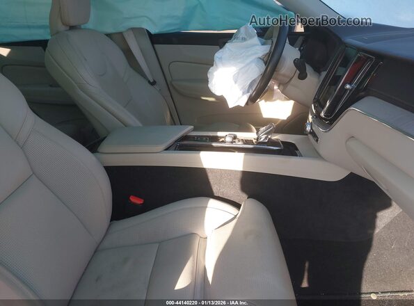 YV4L12DL5N1905486 2022 VOLVO XC60 White წინა სალონის ხედი