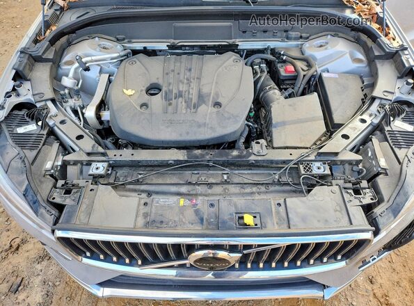 YV4L12DN3P1319549 2023 VOLVO XC60 Silver Vista del compartimento del motor