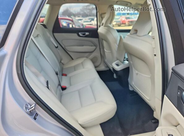 YV4L12DN3P1319549 2023 VOLVO XC60 Silver Vista interior trasera