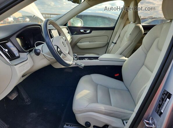 YV4L12DN3P1319549 2023 VOLVO XC60 Silver Vista interior delantera