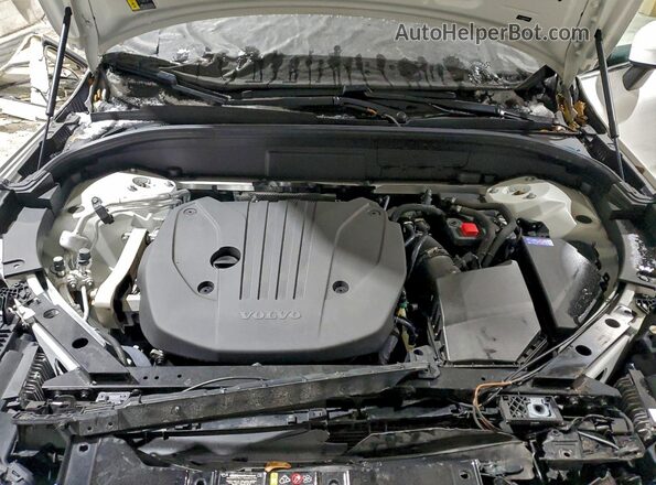 YV4L12RK3N1083786 2022 VOLVO XC60 White Vista del compartimento del motor