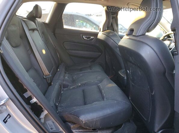 YV4L12RK4N1025816 2022 VOLVO XC60 Silver Rear interior view