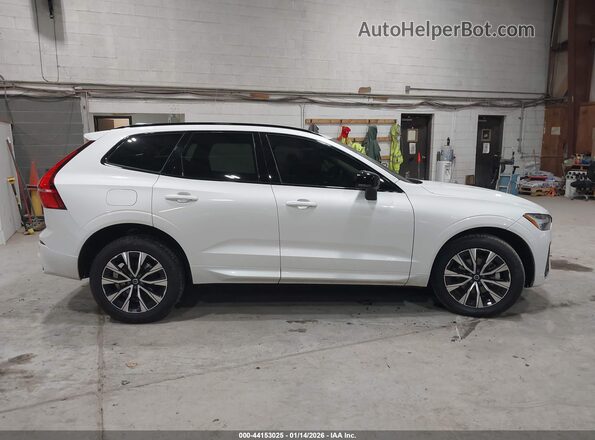 YV4L12RK5R1783587 2024 VOLVO XC60 White Вид задньої частини салону