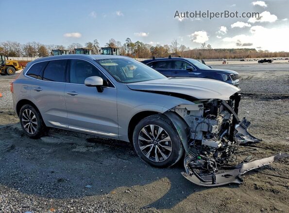 YV4L12RN7P1322639 2023 VOLVO XC60 Серебряный Передняя правая четверть