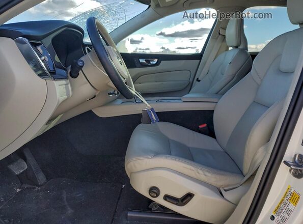 YV4L12RV9P1197370 2023 VOLVO XC60 White Սալոնի դիմացի տեսք