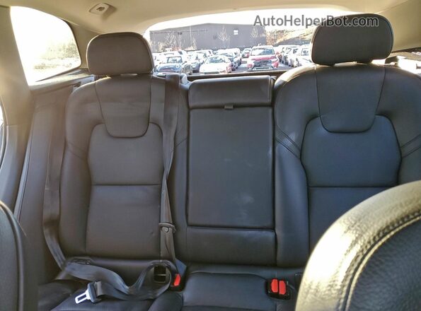 YV4L12RWXP1389275 2023 VOLVO XC60 Blue Vista de los asientos traseros