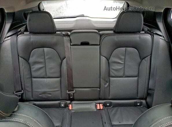 YV4L12UA0P2019586 2023 VOLVO XC40 Tan Widok tylnych siedzeń