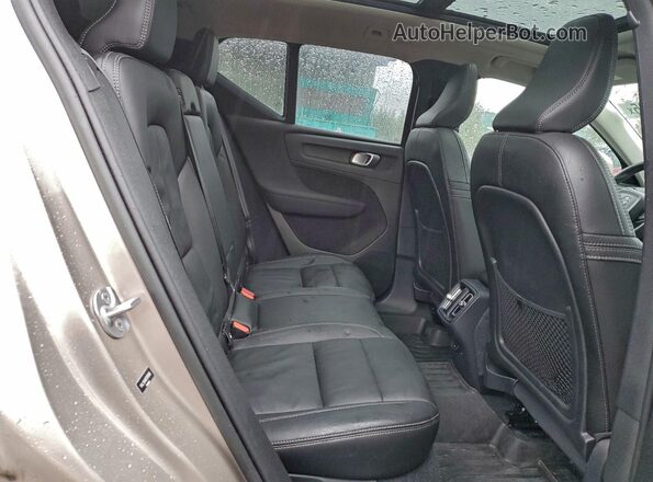 YV4L12UA0P2019586 2023 VOLVO XC40 Tan Widok wnętrza z tyłu