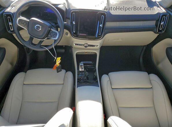YV4L12UEXS2520772 2025 VOLVO XC40 Белый Вид панели приборов