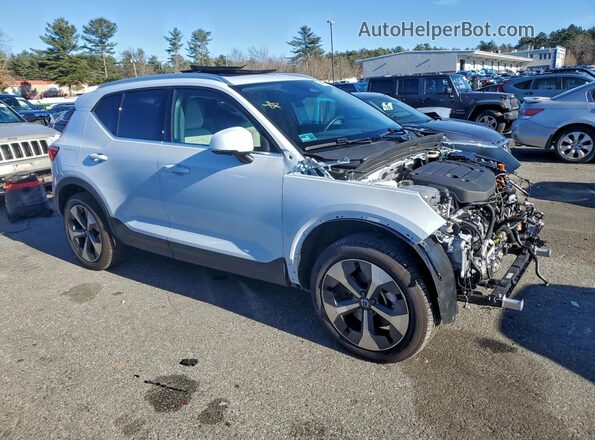 YV4L12UEXS2520772 2025 VOLVO XC40 Белый Передняя правая четверть