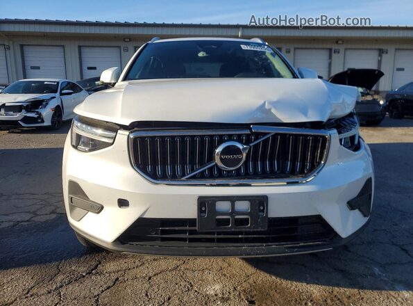 YV4L12UJ5S2576566 2025 VOLVO XC40 White Widok z przodu