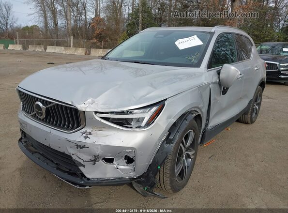 YV4L12UJ8S2520167 2025 VOLVO XC40 Silver Դիմացի տեսք