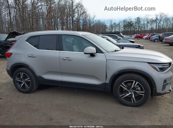 YV4L12UJ8S2520167 2025 VOLVO XC40 Silver Սալոնի հետևի տեսք