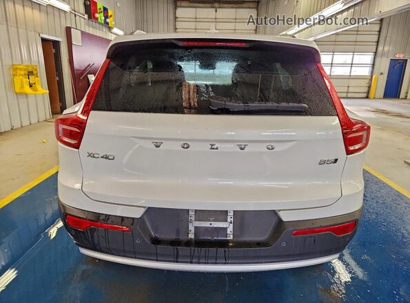 YV4L12UK2P2029173 2023 VOLVO XC40 Белый Вид сзади