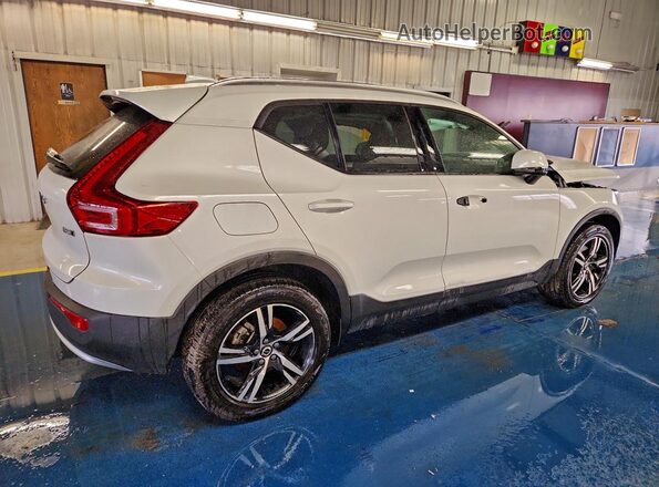 YV4L12UK2P2029173 2023 VOLVO XC40 Белый Задняя правая четверть