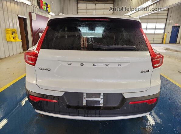 YV4L12UK2P2029173 2023 VOLVO XC40 Белый 