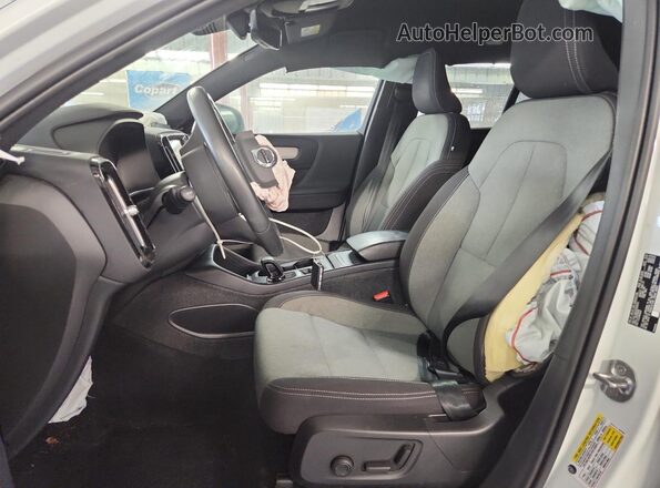YV4L12UK2P2029173 2023 VOLVO XC40 Белый 
