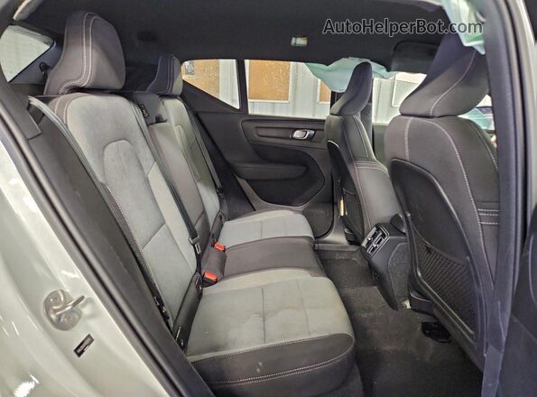 YV4L12UK2P2029173 2023 VOLVO XC40 Белый Вид задней части салона
