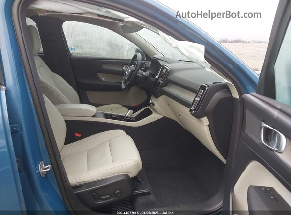YV4L12UL6P2939062 2023 VOLVO XC40 Синий Вид салона спереди