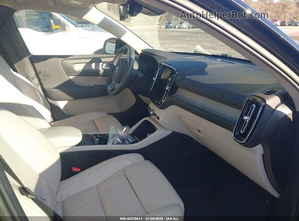 YV4L12UN0P2926079 2023 VOLVO XC40 Black Vista interior delantera