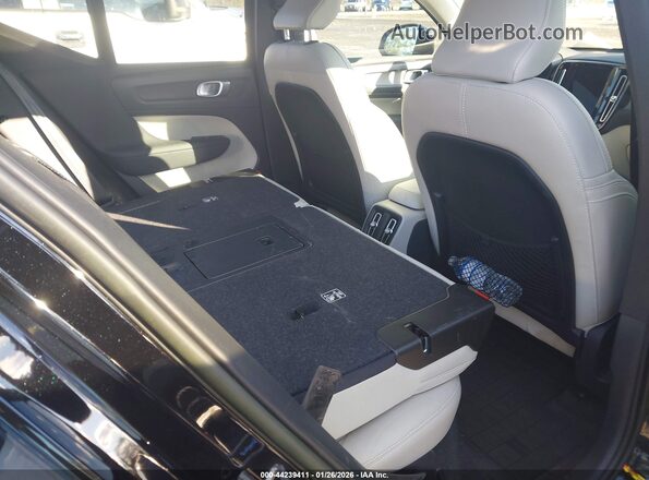 YV4L12UN0P2926079 2023 VOLVO XC40 Black Vista de la etiqueta del VIN