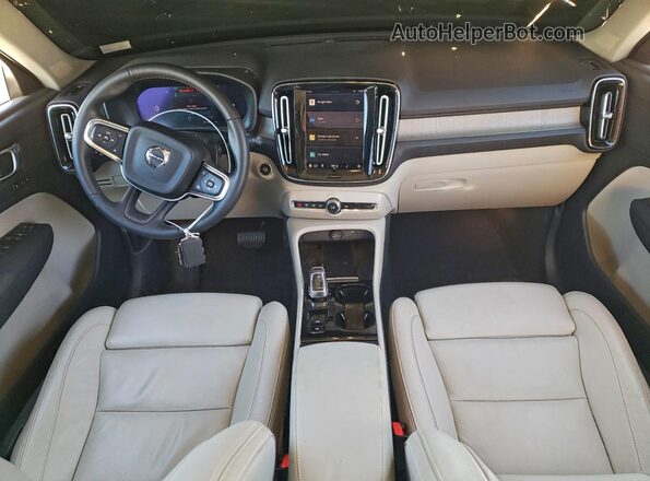 YV4L12UN4P2090843 2023 VOLVO XC40 Silver Առջևի վահանակի տեսք