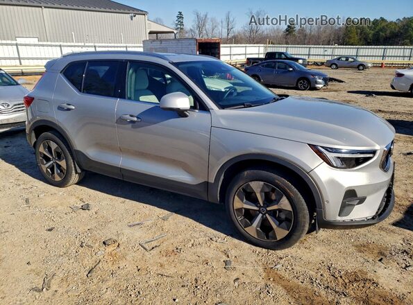 YV4L12UN4P2090843 2023 VOLVO XC40 Silver Առջևի աջ