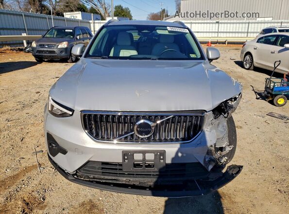 YV4L12UN4P2090843 2023 VOLVO XC40 Silver Դիմացի տեսք