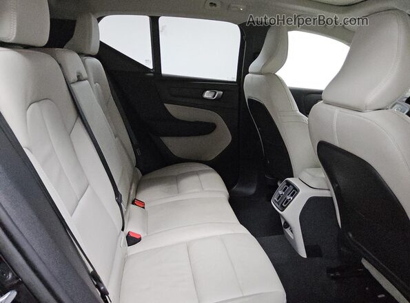 YV4L12UW0P2938483 2023 VOLVO XC40 Black Սալոնի հետևի տեսք