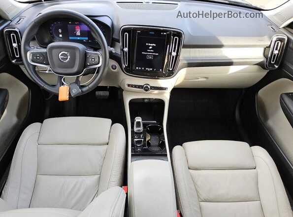 YV4L12UW0P2938483 2023 VOLVO XC40 Black Առջևի վահանակի տեսք