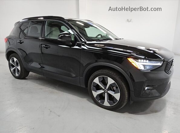 YV4L12UW0P2938483 2023 VOLVO XC40 Black Առջևի աջ