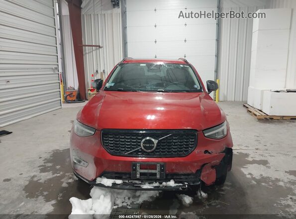 YV4L12UW4P2943637 2023 VOLVO XC40 Red Սարքավորումների վահանակի տեսք