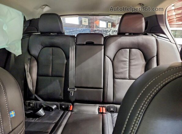 YV4L12UW6P2977806 2023 VOLVO XC40 White Հետևի նստատեղերի տեսք