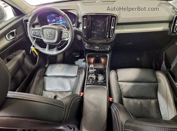 YV4L12UW6P2977806 2023 VOLVO XC40 White Առջևի վահանակի տեսք