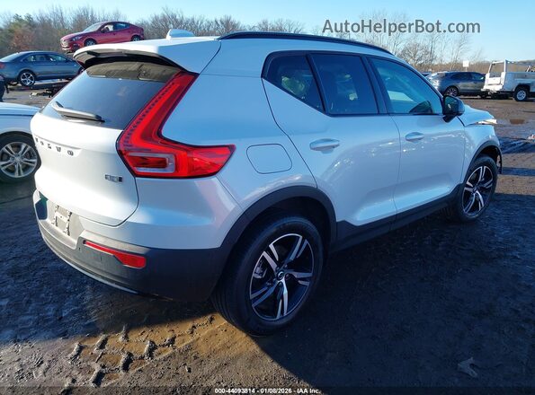 YV4L12UW8P2081071 2023 VOLVO XC40 White უკანა მარჯვენა