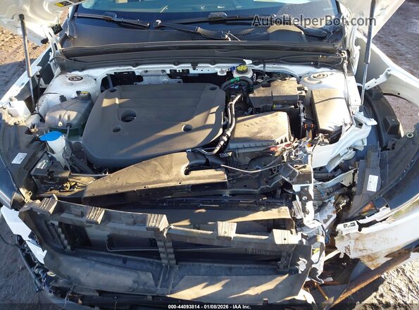 YV4L12UW8P2081071 2023 VOLVO XC40 White უკანა ხედი