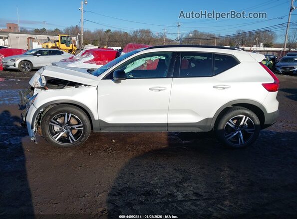YV4L12UW8P2081071 2023 VOLVO XC40 White სალონის 360-გრადუსიანი ხედი