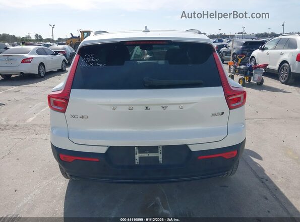 YV4L12UW8P2972218 2023 VOLVO XC40 White 