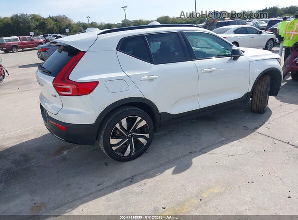 YV4L12UW8P2972218 2023 VOLVO XC40 White Trasero derecho