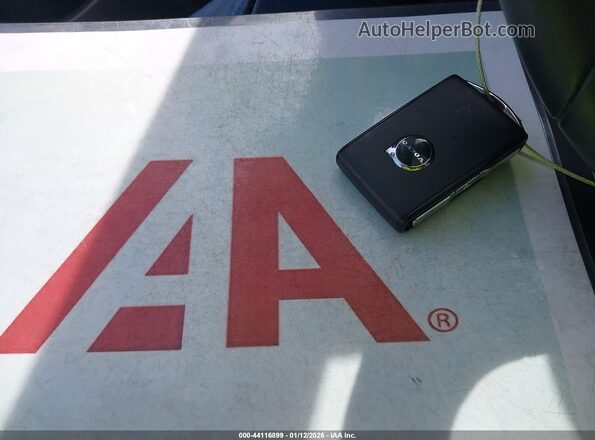 YV4L12UW8P2972218 2023 VOLVO XC40 White Vista del salpicadero